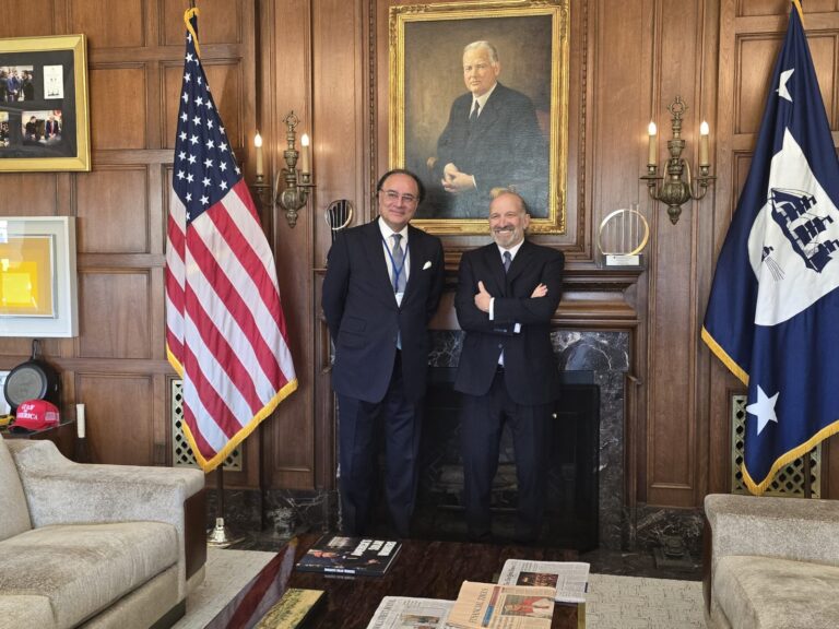 وزیر خزانہ کی امریکی وزیرِ تجارت ہاورڈ لٹنک سے ملاقات، اقتصادی شراکت داری کے فروغ پر تبادلہ خیال