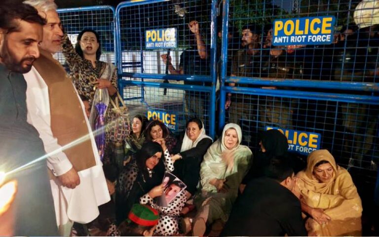 عمران خان کی بہنیں آج بھی ملاقات کیے بغیر واپس لوٹ گئیں