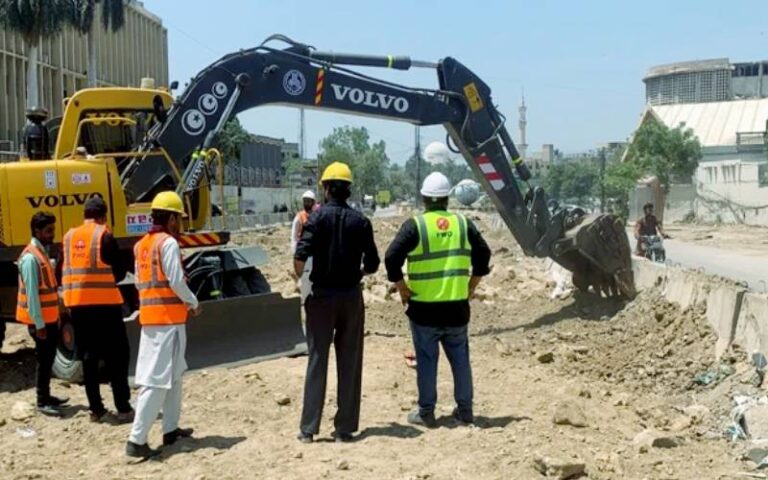 بی آر ٹی ریڈ لائن منصوبہ دوبارہ فعال، یونیورسٹی روڈ پر کام کا آغاز
