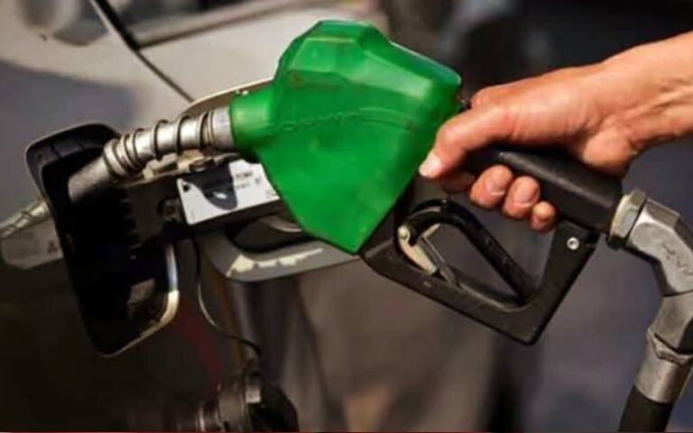 پیٹرول اور ڈیزل 22 روپے سستا، نئی قیمتیں 381 روپے 78 پیسے اور 380 روپے 78 پیسے مقرر