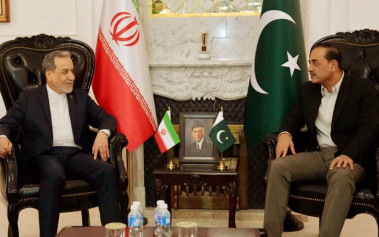عباس عراقچی کی دوبارہ اسلام آباد آمد، فیلڈ مارشل سے اہم مشاورت