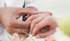 خیبرپختونخوا: سرکاری ملازمین کے غیر ملکیوں سے شادی پر پابندی کا قانون منظور