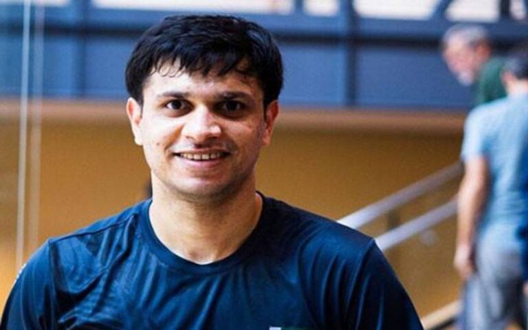 پاکستانی اسٹار عاصم خان نے ورلڈ اسکواش چیمپئن شپ کے لیے کوالیفائی کر لیا، فائنل میں ملائیشین حریف کو شکست