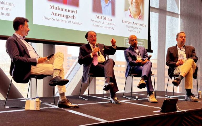 ہارورڈ یونیورسٹی میں پاکستان کی معیشت پر اعلیٰ سطحی پینل ڈسکشن، وزیر خزانہ کا خطاب