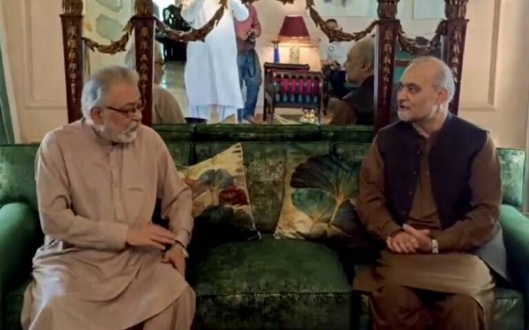 پیر پگارا اور حافظ نعیم الرحمان کی ملاقات، سیاسی رابطے جاری رکھنے پر اتفاق