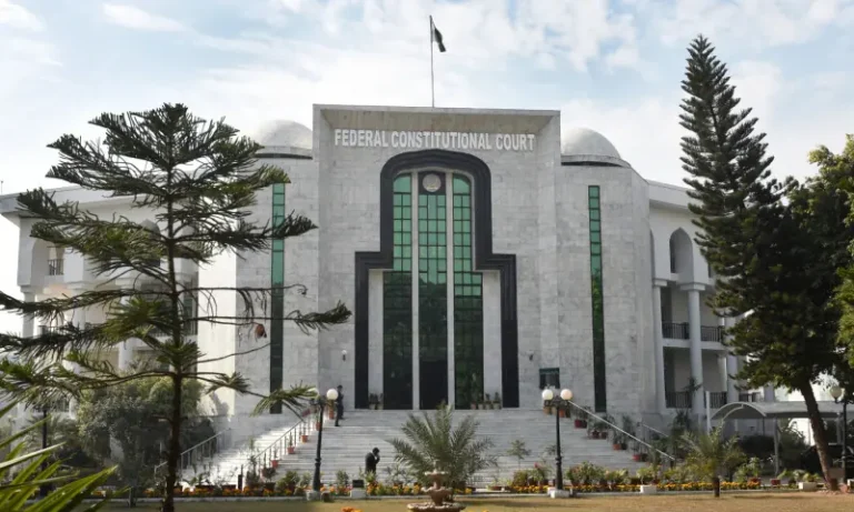 مقررہ مدت کے اندرفیصلہ نہ سناناقانون کی خلاف ورزی ہے، وفاقی آئینی عدالت