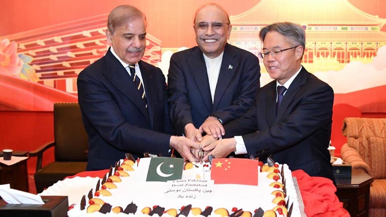پاک چین سفارتی تعلقات 75 سال میں پائیدار دوستی کی شاندار مثال بن گئے: صدر، وزیراعظم