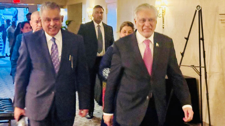 نائب وزیراعظم اور وزیر خارجہ اسحاق ڈار واشنگٹن پہنچ گئے