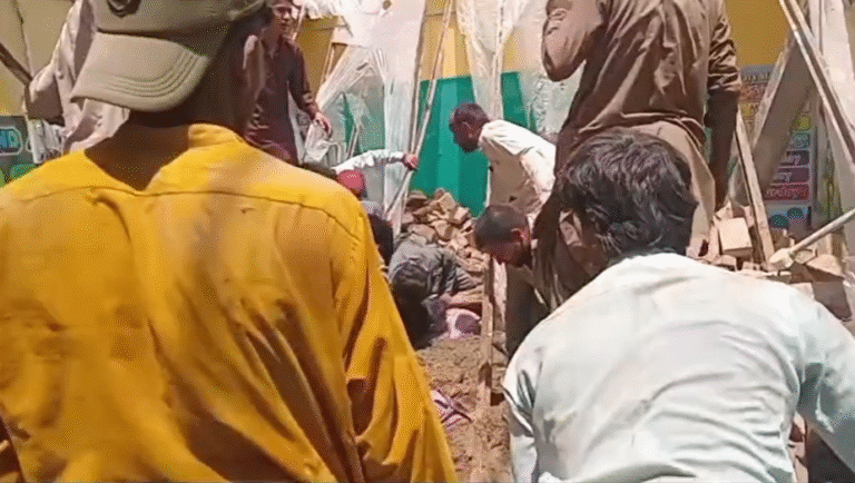 پاکستان،ڈیرہ غازی خان میں نجی سکول کی چھت گرنے سے 4 افراد جاں بحق