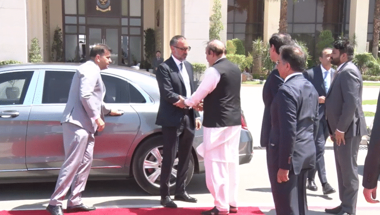 پرنس رحیم آغا خان دورہ پاکستان مکمل کرکے واپس روانہ