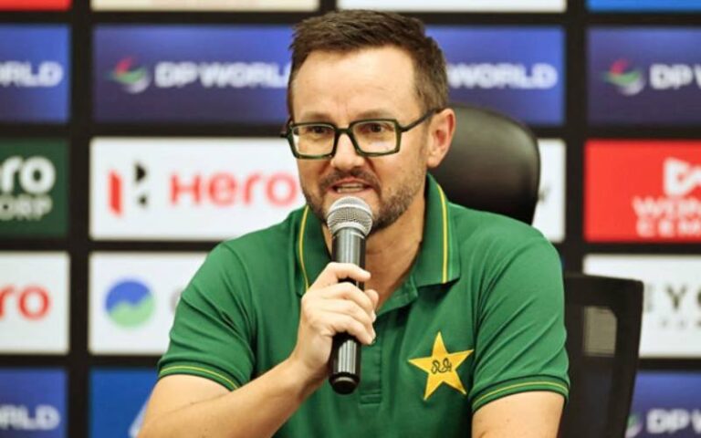 رضوان کی کپتانی میں ٹیم بہتر نتائج نہ دے سکی، ہیڈ کوچ مائیک ہیسن
