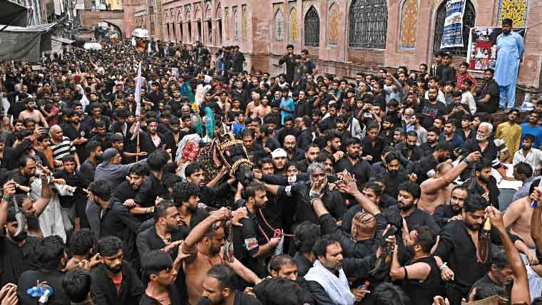 شہدائے کربلا کو سلام، ملک بھر میں آج یوم عاشور عقیدت و احترام سے منایا جا رہا ہے