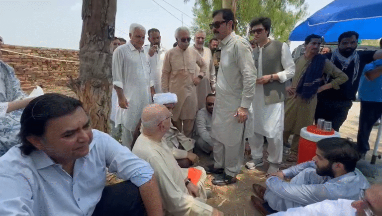 پنڈی کہوٹہ روڈ پر اسلام آباد پولیس نے اپوزیشن قیادت کو کشمیر جانے سے روک دیا