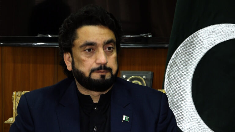 پنجاب میں ذاتی جہاز کے لیے پیسے ہیں بنیادی ضروریات کے لیے نہیں ہیں,شہریار آفریدی