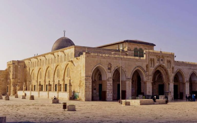 مسجد اقصیٰ میں اسرائیلی آبادکاروں کی دراندازی اور پرچم لہرانے کی شدید مذمت، 8ممالک کا مشترکہ اعلامیہ