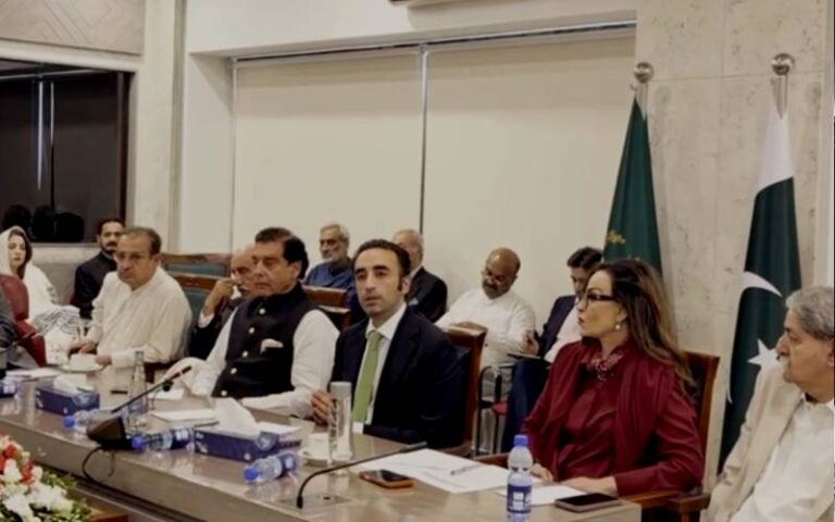 بلاول کی دھمکی کام کرگئی، شہباز نے ہتھیار ڈال دیئے، پی پی کو گلگت میں حکومت بنانے کی دعوت