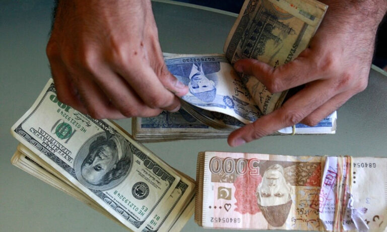 روپے کی قدر میں بہتری، انٹربینک میں ڈالر مزید سستا