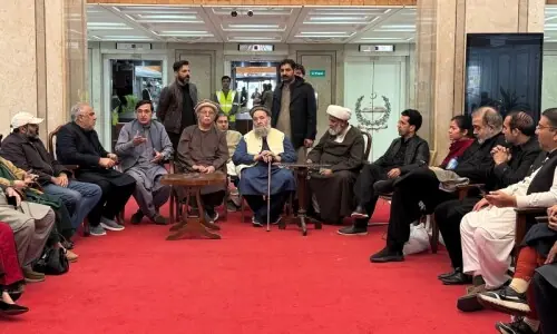 محمود خان اچکزئی کی زیرِ صدارت تحریک تحفظِ آئین پاکستان کا اہم اجلاس، ملکی صورتحال پر تفصیلی مشاورت