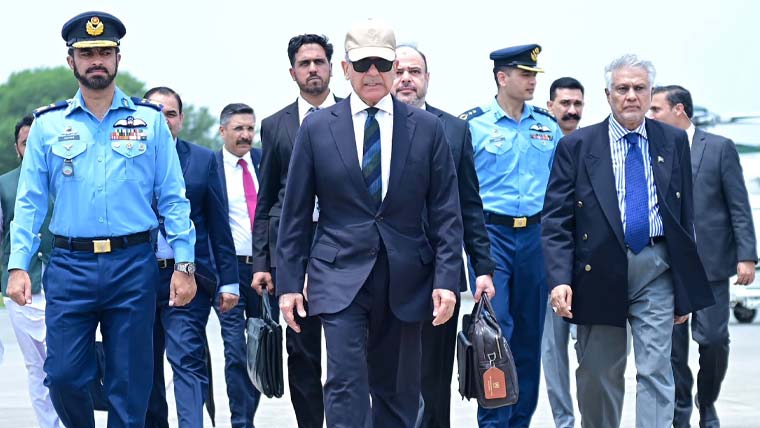 وزیراعظم شہباز شریف علی خامنہ ای شہید کے جنازے میں شرکت کیلئے ایران روانہ