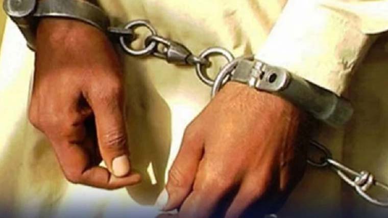 ترنڈہ محمد پناہ: پولیس کے ساتھ مقابلے میں ایک ڈاکو زخمی حالت میں گرفتار