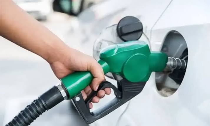 پاکستان میں پٹرول بحران کا خدشہ، آئل کمپنیوں کا حکومت کو ریڈ الرٹ جاری