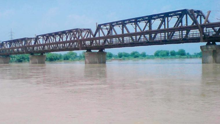دریائے سندھ میں کالاباغ، چشمہ اور تونسہ کے مقام پر نچلے درجے کا سیلاب