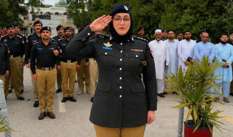 نوشہرہ میں پہلی مرتبہ  خاتون افسر کو (ڈی پی او) تعینات کر دیا گیا