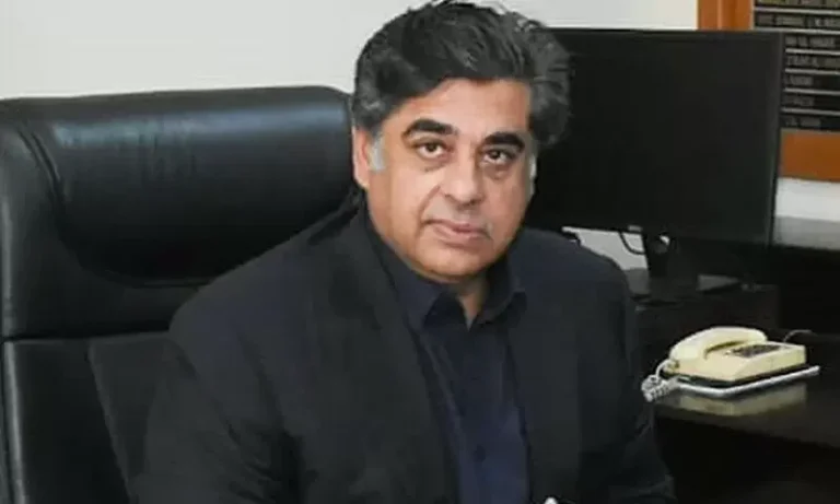 برآمدات میں کمی تشویشناک، پاکستان 8 ارب ڈالر کی ممکنہ آمدن سے محروم: گوہر اعجاز