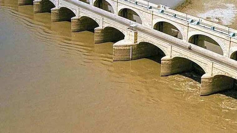 بارشوں سے دریائے سندھ میں پانی کی سطح بلند، جناح بیراج پر نچلے درجے کا سیلاب