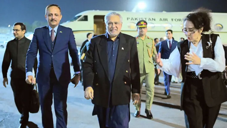 اسحاق ڈار یروشلم سے متعلق وزارتی اجلاس میں شرکت کیلئے اردن پہنچ گئے