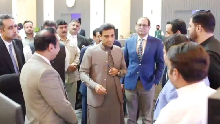 حمزہ شہباز شریف کا وزارت اطلاعات کے ڈیجیٹل کمیونیکیشن ڈیپارٹمنٹ کا دورہ
