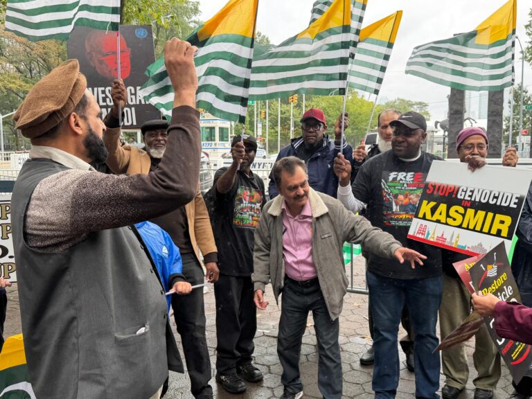نیویارک: اقوامِ متحدہ کے باہر کشمیری امریکی کمیونٹی کا احتجاج، بھارتی وزیرِ خارجہ کی تقریر پر شدید ردِعمل