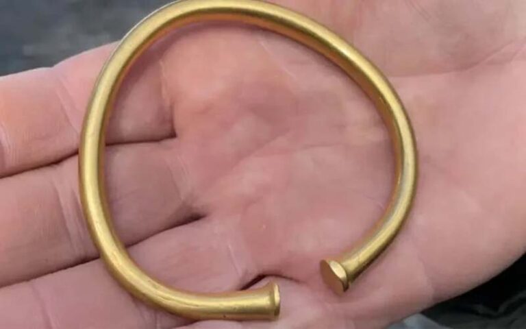 ویلز میں 3 ہزار سال قدیم سونے کا کنگن دریافت