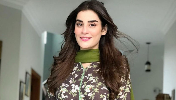 آمنہ ملک نے اپنے گھر میں جِن کی موجودگی سے متعلق بیان پر وضاحت کردی