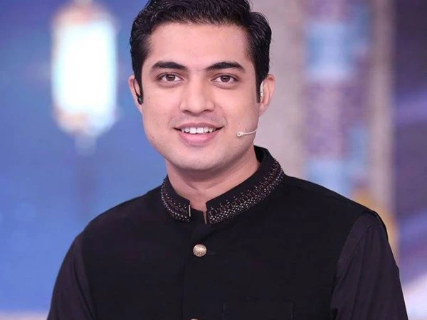 معروف اینکر اقرار الحسن کو لاہور سے گرفتار کر لیا گیا