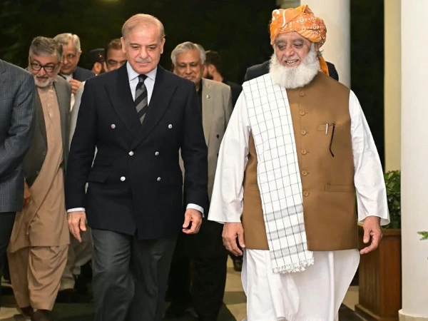 مولانا فضل الرحمان کا وزیراعظم سے ملاقات کے بعد پی ٹی آئی سے رابطہ